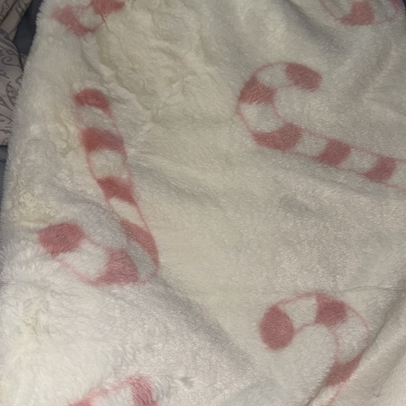 Rachel Roy Plush Candy Cane Throw Blanket Home Decor - Picture 7 of 8